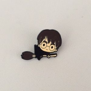 🍏50% OFF/3+...Harry Potter Flying Broom Pin (Harry Potter)
